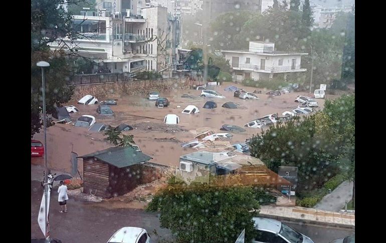 Así lucía una zona de estacionamiento abierta tras las fuertes lluvias.