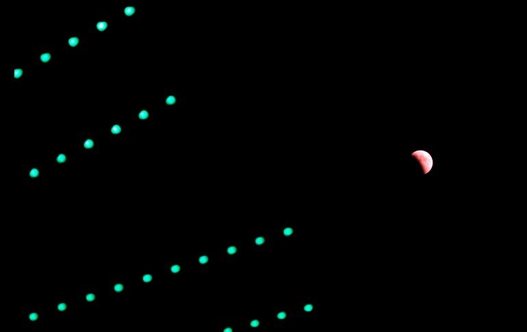 En Najaf, Iraq. Para que se produzca un eclipse de Luna tiene que haber una alineación casi perfecta del Sol, la Tierra y la Luna.