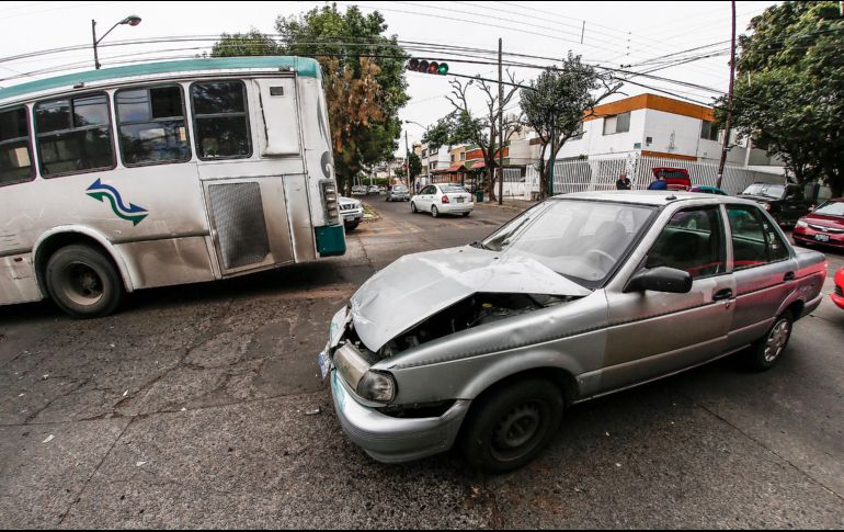 La mayoría de los accidentes ocurren por la desatención de los choferes del transporte público, las fallas mecánicas son otro factor importante. EL INFORMADOR/Archivo