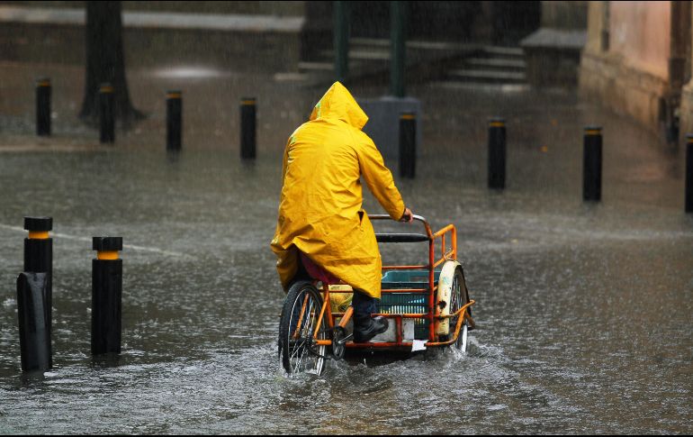 Una de las zonas afectadas por la caída pluvial fue la de los Arcos del Milenio. EL INFORMADOR/ ARCHIVO