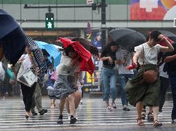 Se espera que ''Jongdari'' toque tierra el domingo en la franja central u occidental del archipiélago, zona aún muy afectada por las recientes lluvias torrenciales que dejaron más de 200 muertos. EFE /