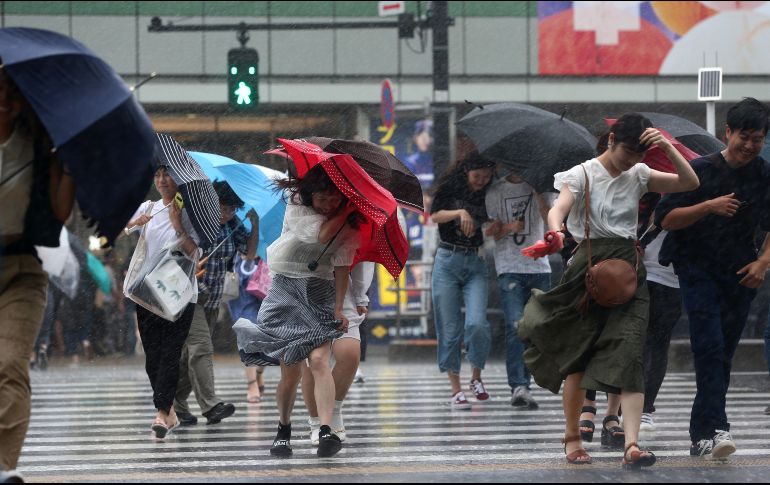 Se espera que ''Jongdari'' toque tierra el domingo en la franja central u occidental del archipiélago, zona aún muy afectada por las recientes lluvias torrenciales que dejaron más de 200 muertos. EFE /