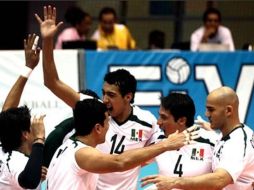 Los aztecas arrancaron con un triunfo de 3-0. ESPECIAL