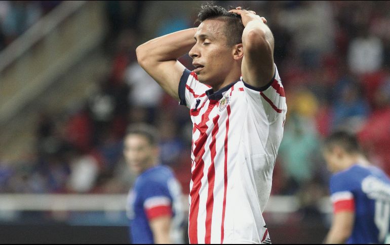 Ángel Sepúlveda, quien entró de cambio, tuvo en el último segundo del encuentro la oportunidad de igualar el marcador, pues se quedó a centímetros de empujar el balón al fondo de las redes celestes. Chivas no tiene puntos en el torneo. AFP/U. Ruiz