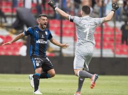 Festejo. Daniel Villalba (izquierda) celebra con su compañero Tiago Volpi. MEXSPORT