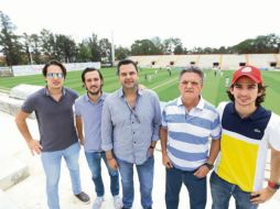 Objetivos claros. Víctor Flores Cosío (centro) y Carlos Martín del Campo (de rayas), confían en el éxito del club. ESPECIAL