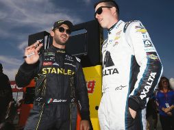 Suárez (izq.) marcha en el vigésimo lugar del campeonato de la Copa Nascar. AFP/C. Trotman