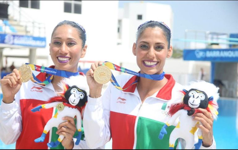 Karem Acham (I) y Nuria Diosdado (D) ya obtuvieron las primeras preseas para México esta mañana, en nado sincronizado. TWITTER/@COM_Mexico