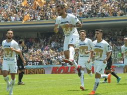 Alan Mendoza celebra tras anotar el primer gol de la UNAM. MEXSPORT/D. Leah