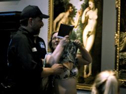 Turismo de Flandes utilizó una cámara oculta para crear un pequeño anuncio televisivo en el que se muestra cómo los vigilantes de seguridad de la Casa Museo de Rubens, en Amberes, obligan a los visitantes a dejar de ver los cuadros que muestran desnudos 