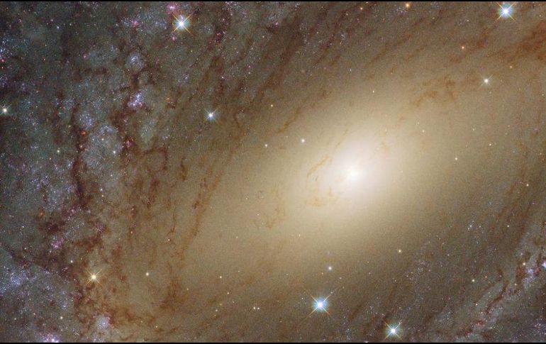 NGC 6744 mide más de 200 mil años luz de diámetro y al igual que la Vía Láctea. TWITTER / @NASAHubble