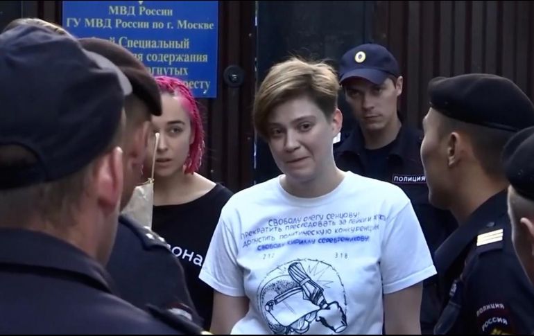 Los policías argumentan que el arresto se debe a una presunta violación a las normas de organización y celebración de mítines. TWITTER/@pussyrrriot