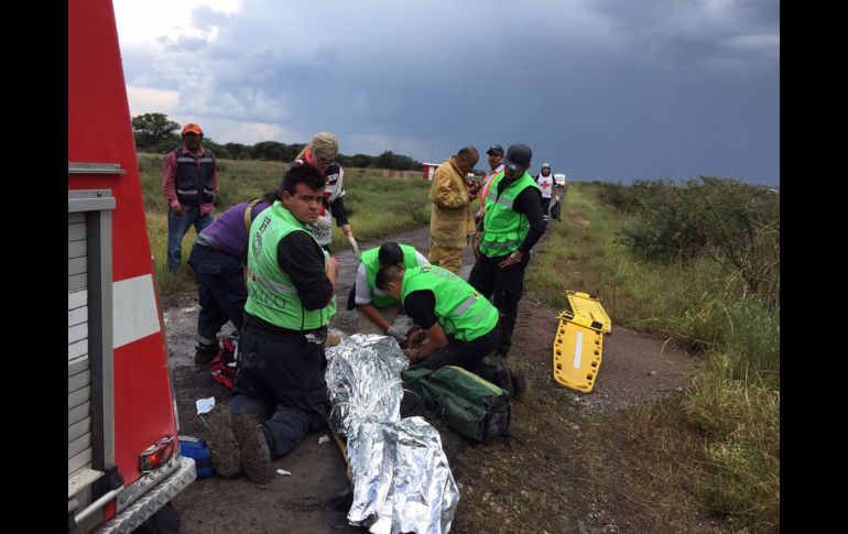 En la zona se desplegaron cientos de bomberos, paramédicos , efectivos del Ejército y agentes de la policía y Protección Civil. EFE/CPCE