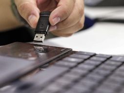 La organización defensora de los derechos humanos con sede en Londres indicó que rastreó el vínculo malicioso en el mensaje hasta una red de sitios vinculados a NSO Group. AFP / ARCHIVO