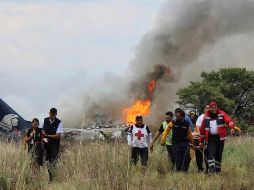 La tripulación y pasajeros del accidente aéreo registrado en Durango ya reciben atención médica. AP / Cruz Roja Durango
