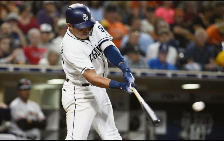 Bate frío. Christian Villanueva no pudo conectar la bola en el juego de ayer ante San Francisco. AFP