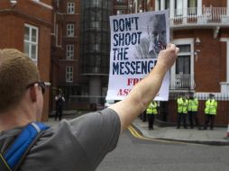 A pesar de que Assange adoptó la ciudadanía ecuatoriana en 2017, las autoridades le han cortado su conexión de Internet y lo han acusado de interferir en los asuntos ecuatorianos. AP / ARCHIVO