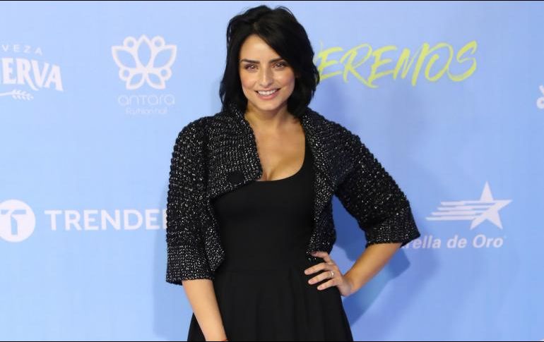 Derbez acompañó a su esposo Mauricio Ochmann a la premiere de la película que protagoniza 