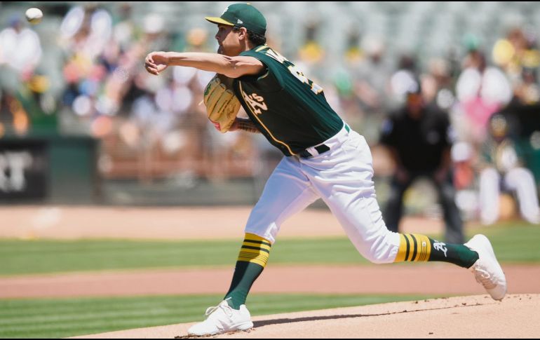 Sean Manaea maniató a los bateadores de los Azulejos de Toronto, lo que permitió a los Atléticos barrer por primera vez en una temporada completa a la novena canadiense. AFP/T. Henderson