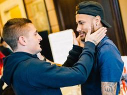 En fotos difundidas por el club, se ve que Neymar es recibido con alegría. TWITTER/@PSG_inside