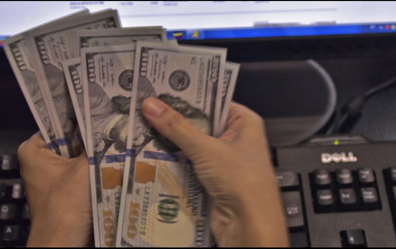 El billete verde se adquirió en un precio mínimo de 17.50 pesos. AP / ARCHIVO