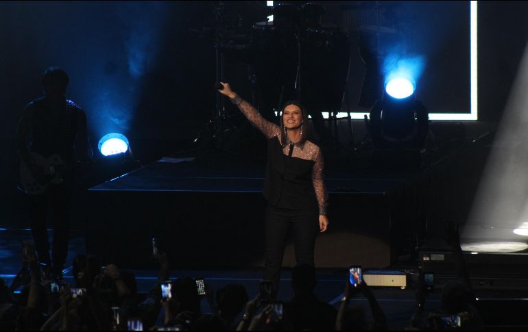 Laura Pausini celebra 25 años de carrera musical con la gira mundial 