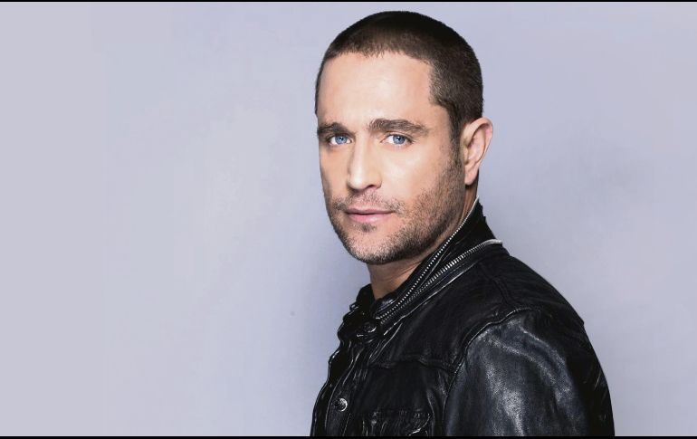 Tras 23 años en coma, Alejandro Falco (Michel Brown) despierta para recuperar la vida que perdió. ESPECIAL