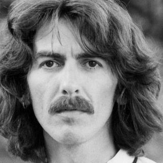 Subastarán guitarra de George Harrison