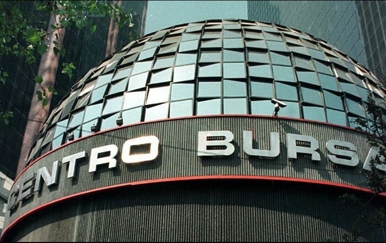 En el mercado accionario local se opera con un volumen de 2.2 millones de títulos, por un importe económico de 30.9 millones de pesos. NTX / ARCHIVO