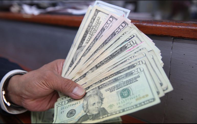 El Banco BASE prevé que el tipo de cambio oscile entre 18.55 y 18.75 pesos por dólar en cotizaciones interbancarias a la venta. EL INFORMADOR / ARCHIVO