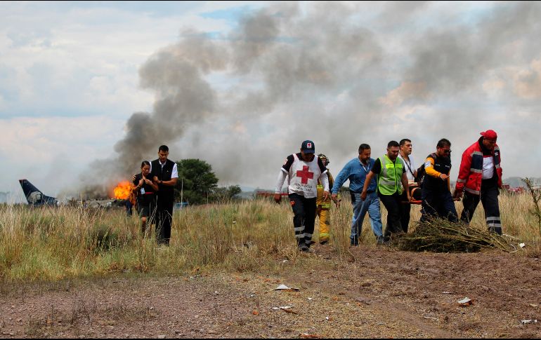 El jueves se dio de alta 11 de los 13 lesionados en el incidente, por lo que este viernes el Seguro Social en Durango culmina la labor de colaboración ante la contingencia aérea. AP / ARCHIVO