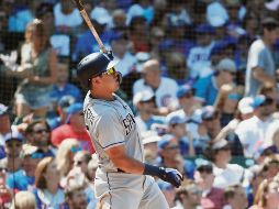 Christian Villanueva, de los Padres de San Diego, pega un cuadrangular durante la cuarta entrada ante los Cachorros de Chicago. AP