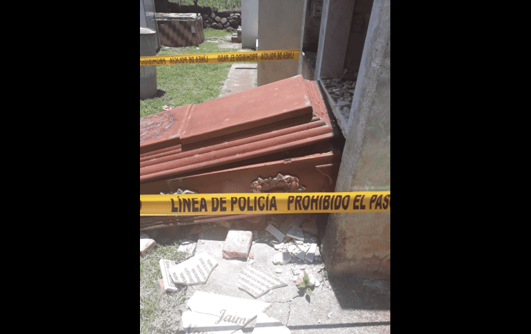 En el camposanto localizaron cuatro tumbas abiertas y cinco más con distintos daños al tratar de ser abiertas sin éxito. ESPECIAL