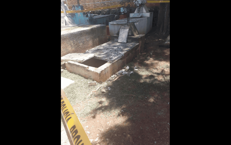 En el camposanto localizaron cuatro tumbas abiertas y cinco más con distintos daños al tratar de ser abiertas sin éxito. ESPECIAL