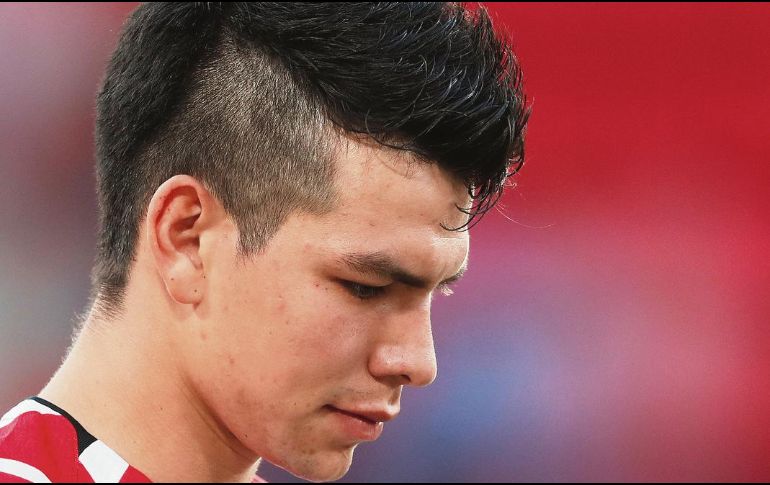 Cabizbajo. La tristeza invade a Hirving Lozano luego de que no pudieran levantar el trofeo. ESPECIAL/PSVEINDHOVEN