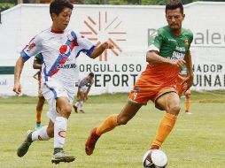 César Iván García (derecha), quien milita en el Siquinalá, pasó sufrimientos para llegar a ser ídolo en el futbol de Guatemala. ESPECIAL