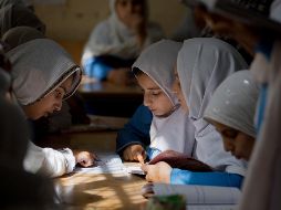 Los insurgentes prendieron fuego una escuela para niñas en el área de Darel. AP/ARCHIVO
