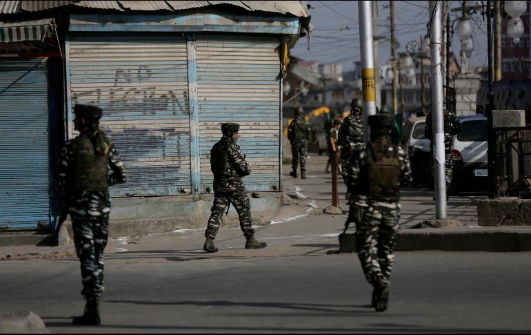 Autoridades indias continúan con los operativos en la zona. AP/M. Khan