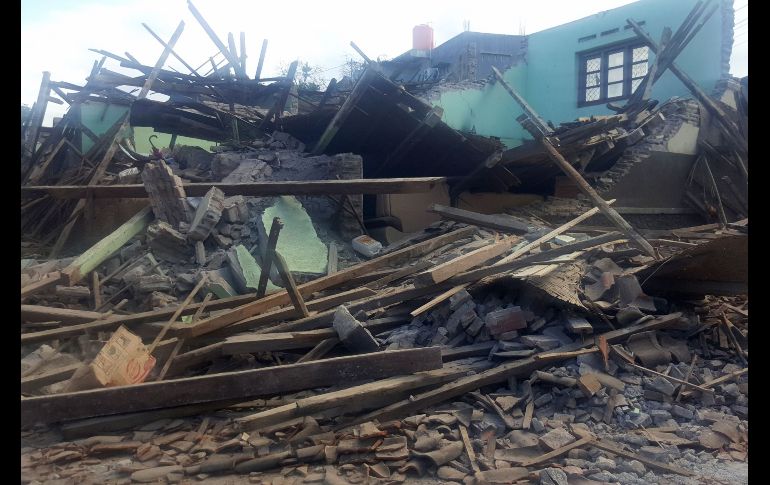 Una casa destruida en Batuyang, en la isla indonesia de Lombok, tras el sismo que sacudió ayer la zona.