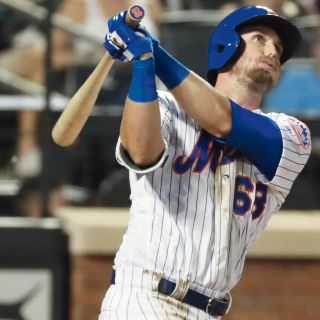 Jeff McNeil saca chispas con su bate