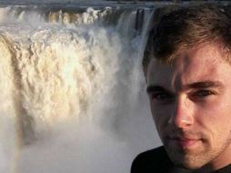 El joven alcanzó a llamar por su teléfono móvil para pedir ayuda y desde entonces era buscado por un grupo de 60 socorristas y voluntarios. TWITTER / @osvarela