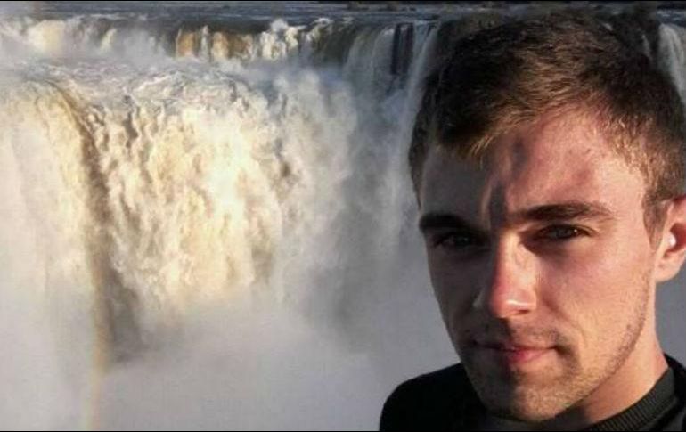 El joven alcanzó a llamar por su teléfono móvil para pedir ayuda y desde entonces era buscado por un grupo de 60 socorristas y voluntarios. TWITTER / @osvarela