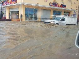 Por las condiciones del territorio, algunas lluvias puntuales causan estragos en las carreteras, o hacen crecer los arroyos, y por ello quienes circulan deben extremar precauciones. TWITTER / @conagua_clima