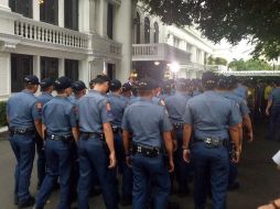 Es la segunda vez que el presidente convoca a policías acusados de corrupción o malas prácticas para amenazarlos públicamente. TWITTER/@PhilippineStar