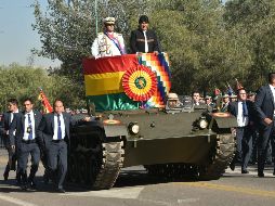 Morales dio su discurso durante un desfile militar sin la medalla ni la banda presidencial. EFE / Cortesía