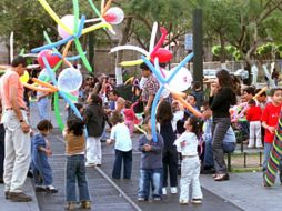 Xóchitl González afirma que a los niños más pequeños les gusta jugar pues es la forma de comunicarse, por lo que es importante que los padres estén atentos si un infante se mantiene alejado de las actividades lúdicas. EL INFORMADOR / ARCHIVO