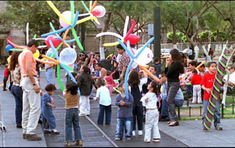 Xóchitl González afirma que a los niños más pequeños les gusta jugar pues es la forma de comunicarse, por lo que es importante que los padres estén atentos si un infante se mantiene alejado de las actividades lúdicas. EL INFORMADOR / ARCHIVO