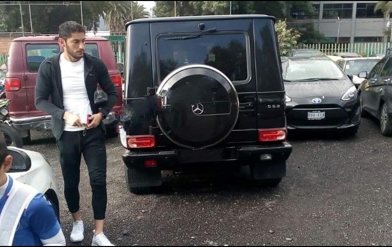 En el reporte de la policía se explica que cuando se le pidió que detuviera la marcha, el jugador se identificó como portero del Cruz Azul y supuestamente solicitó que no se le multara por la falta. ESPECIAL / TWITTER