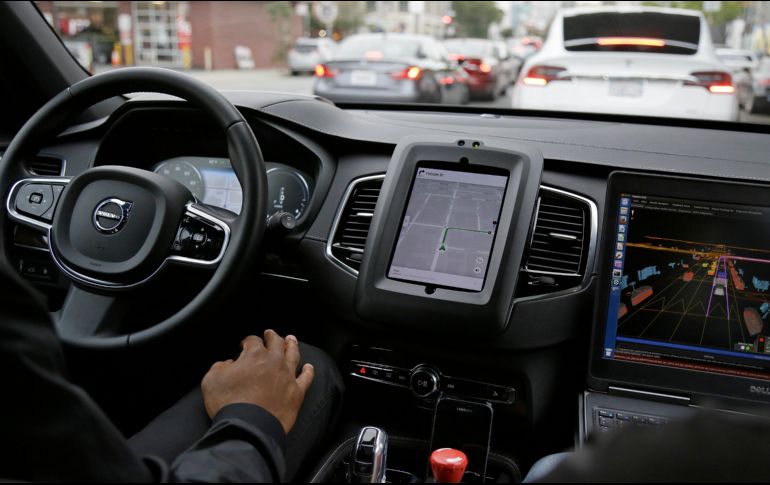 Unos 80 mil conductores trabajan para al menos una de las cuatro compañías vía aplicaciones de Nueva York, contra 13 mil 500 choferes de taxis amarillos. AP/ ARCHIVO