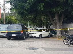 La policía de Guadalajara acudió a resguardar la zona; la circulación se mantiene cerrada. ESPECIAL / A. Villarreal
